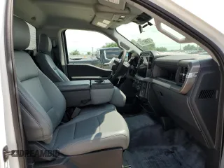 2024 Ford F-150 XL z VIN 1FTMF1KP2RKE56518, wystawiony jako Copart lot #53966135 z przebiegiem 6 192 mil mil oraz Szkoda całkowita • Salvage title. Historia ofert i sprzedaży dostępna na DreamBid. Obrazek 10.