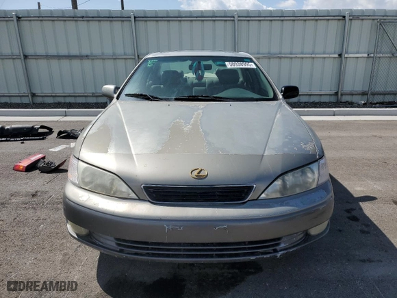 1998 Lexus ES 300 Luxury Sport Sdn with VIN JT8BF28G1W5015606, listed as a Copart auction lot 50938995 with 212,997 mi miles and Salvage Title. Bid and sale history available at carsss.com. Image 5.