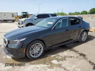 2025 BMW 5 Series 530i с VIN WBA43FJ05SCT73334, выставлен на аукционе Copart как лот 60068075 с пробегом 13 221 миль миль и Чистый • Clean title. История ставок и продаж доступна на DreamBid. Изображение 1.