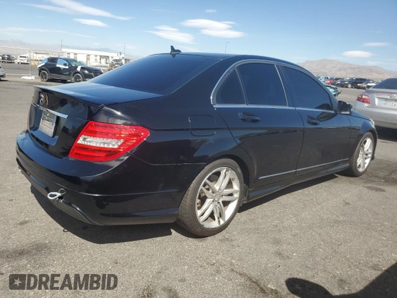 2013 Mercedes-Benz C 250 Sport с VIN WDDGF4HB9DA742932, выставлен на аукционе Copart как лот 63930105 с пробегом 177 550 миль миль и Чистый • Clean title. История ставок и продаж доступна на DreamBid. Изображение 3.