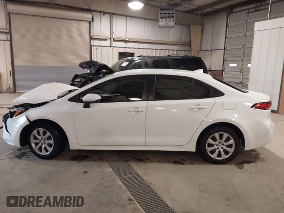 2020 Toyota Corolla LE with VIN JTDEPRAE6LJ079575, listed as a IAAI auction lot 41718157 with 165,955 mi miles. Bid and sale history available at carsss.com. Image 14.