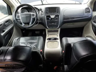 2013 Chrysler Town & Country Limited z VIN 2C4RC1GG9DR711585, wystawiony jako Copart lot #52674455 z przebiegiem Nie podano mil oraz Szkoda całkowita • Salvage title. Historia ofert i sprzedaży dostępna na DreamBid. Obrazek 8.