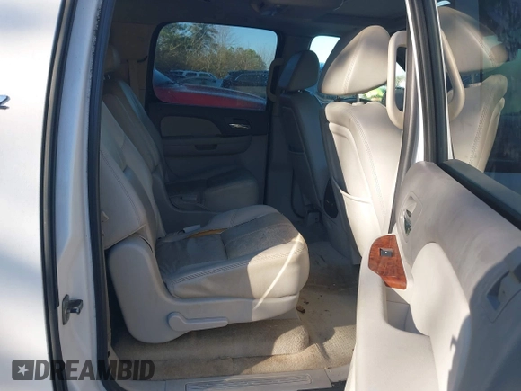 2007 Chevrolet Suburban LT with VIN 3GNFC160X7G298486, listed as a IAAI auction lot 41494944 with 348,108 mi miles and . Bid and sale history available at DreamBid. Image 8.