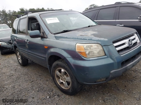 2008 Honda Pilot EX-L with VIN 5FNYF285X8B007693, listed as a IAAI auction lot 41802234 with 187,338 mi miles. Bid and sale history available at carsss.com. Image 1.