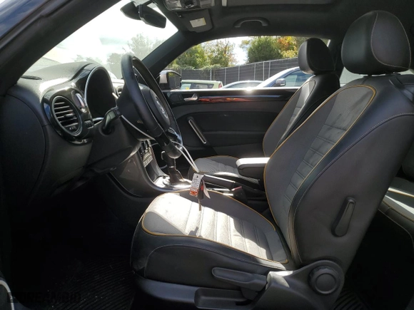 2018 Volkswagen Beetle Dune with VIN 3VWSD7AT4JM709024, listed as a Copart auction lot 73713754 with 50,879 mi miles and Salvage Title. Bid and sale history available at carsss.com. Image 7.
