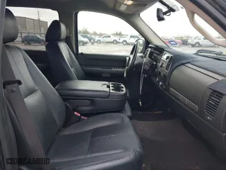 2008 Chevrolet Silverado 1500 LT w/1LT with VIN 3GCEK13J18G281131, listed as a IAAI auction lot 41715224 with 193,458 mi miles. Bid and sale history available at carsss.com. Image 5.