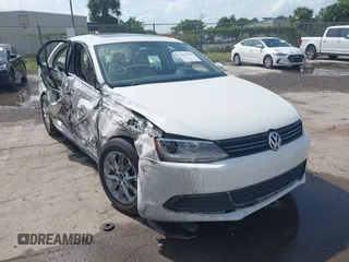 2013 Volkswagen Jetta SE with VIN 3VWDX7AJ1DM366935, listed as a IAAI auction lot 41961342 with Not provided miles and . Bid and sale history available at DreamBid. Image 1.