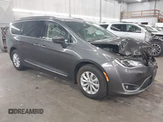 2017 Chrysler Pacifica Touring L z VIN 2C4RC1BG5HR503605, wystawiony jako IAAI lot #42022550 z przebiegiem 51 623 mil mil oraz . Historia ofert i sprzedaży dostępna na DreamBid. Obrazek 1.