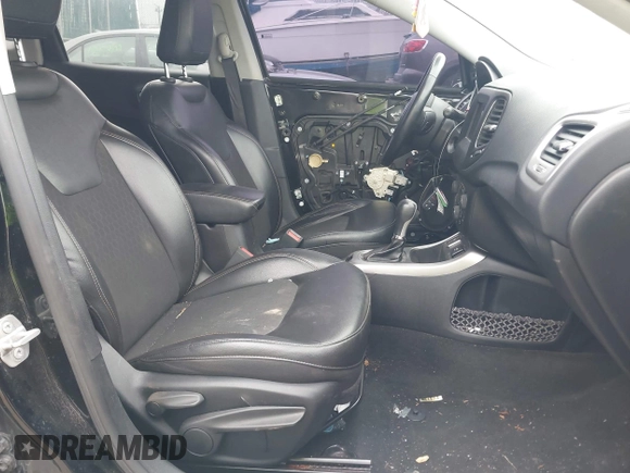 2018 Jeep Compass Latitude with VIN 3C4NJCBB7JT285996, listed as a IAAI auction lot 42063437 with 91,505 mi miles and . Bid and sale history available at DreamBid. Image 5.
