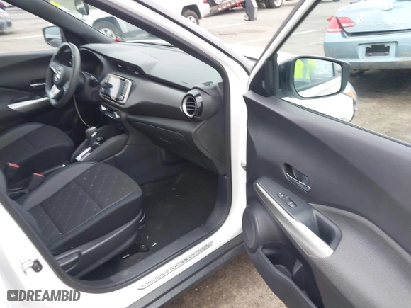 2018 Nissan Kicks SR with VIN 3N1CP5CU0JL510389, listed as a IAAI auction lot 41710875 with 48,001 mi miles. Bid and sale history available at carsss.com. Image 5.