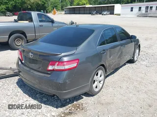 2011 Toyota Camry LE z VIN 4T1BF3EK0BU662087, wystawiony jako IAAI lot #42308718 z przebiegiem 247 995 mil mil oraz . Historia ofert i sprzedaży dostępna na DreamBid. Obrazek 4.