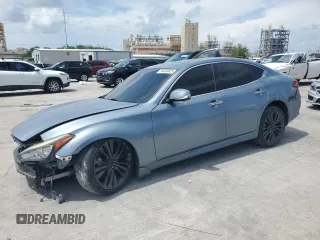 2016 Infiniti Q70 z VIN JN1BY1AP3GM220547, wystawiony jako Copart lot #54203925 z przebiegiem Nie podano mil oraz Szkody całkowita. Historia ofert i sprzedaży dostępna na DreamBid. Obrazek 1.