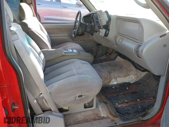 1997 Chevrolet Suburban with VIN 3GNFK16R7VG130092, listed as a IAAI auction lot 41280028 with 211,493 mi miles. Bid and sale history available at carsss.com. Image 5.