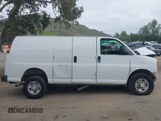 2017 Chevrolet Express Cargo Van with VIN 1GCWGAFF7H1110458, listed as a IAAI auction lot 41816496 with 32,593 mi miles. Bid and sale history available at carsss.com. Image 13.