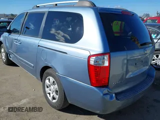 2008 Kia Sedona LX with VIN KNDMB233986218153, listed as a IAAI auction lot 41671096 with 144,933 mi miles. Bid and sale history available at carsss.com. Image 3.
