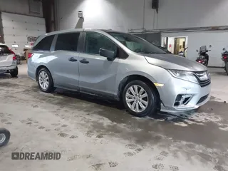 2018 Honda Odyssey LX with VIN 5FNRL6H21JB067863, listed as a IAAI auction lot 40432996 with 224,723 mi miles. Bid and sale history available at carsss.com. Image 1.