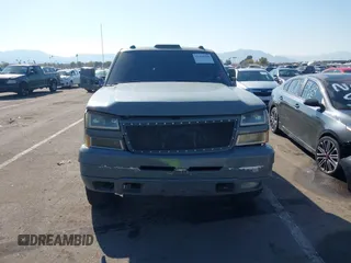 2005 Chevrolet Silverado 3500 SRW LT with VIN 1GCHK33215F897250, listed as a IAAI auction lot 41468908 with 386,679 mi miles. Bid and sale history available at carsss.com. Image 12.