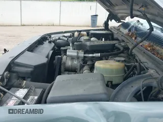 2002 Chevrolet Silverado 2500HD LS z VIN 1GCHK29132E156611, wystawiony jako IAAI lot #42227369 z przebiegiem 342 075 mil mil oraz . Historia ofert i sprzedaży dostępna na DreamBid. Obrazek 21.