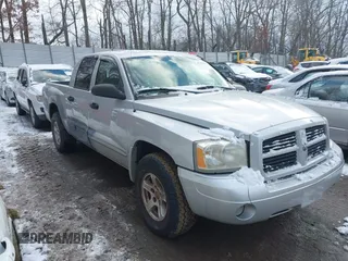 2006 Dodge Dakota SLT with VIN 1D7HW48K16S682999, listed as a IAAI auction lot 41303631 with 133,864 mi miles. Bid and sale history available at carsss.com. Image 1.