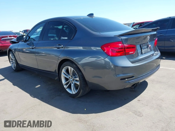 2016 BMW 3 Series 328i xDrive z VIN WBA8E3G53GNU05321, wystawiony jako IAAI lot #42036074 z przebiegiem 79 319 mil mil oraz . Historia ofert i sprzedaży dostępna na DreamBid. Obrazek 3.