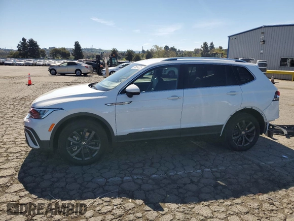 2024 Volkswagen Tiguan SE z VIN 3VV3B7AX7RM093378, wystawiony jako Copart lot #50634025 z przebiegiem 6 261 mil mil oraz Szkoda całkowita • Salvage title. Historia ofert i sprzedaży dostępna na DreamBid. Obrazek 1.