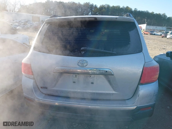 2011 Toyota Highlander with VIN 5TDZK3EH3BS037657, listed as a IAAI auction lot 41270390 with 262,060 mi miles. Bid and sale history available at carsss.com. Image 17.