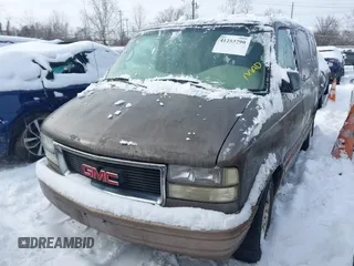 2000 GMC Safari with VIN 1GKDM19W9YB523962, listed as a IAAI auction lot 41253790 with 162,815 mi miles. Bid and sale history available at carsss.com. Image 2.