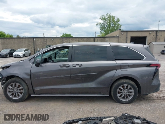 2021 Toyota Sienna LE with VIN 5TDKRKEC9MS034194, listed as a IAAI auction lot 42552990 with 21,633 mi miles and . Bid and sale history available at DreamBid. Image 15.