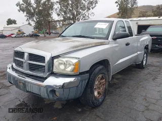 2005 Dodge Dakota SLT with VIN 1D7HE42K05S231198, listed as a IAAI auction lot 41552349 with 149,915 mi miles and . Bid and sale history available at carsss.com. Image 2.