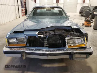 1987 Ford Crown Victoria z VIN 2FABP71F2HX156902, wystawiony jako Copart lot #74368944 z przebiegiem 77 708 mil mil oraz Szkoda całkowita • Salvage title. Historia ofert i sprzedaży dostępna na DreamBid. Obrazek 5.
