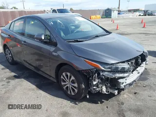 2020 Toyota Prius LE with VIN JTDKARFP6L3137140, listed as a IAAI auction lot 41946631 with 84,252 mi miles and . Bid and sale history available at DreamBid. Image 1.