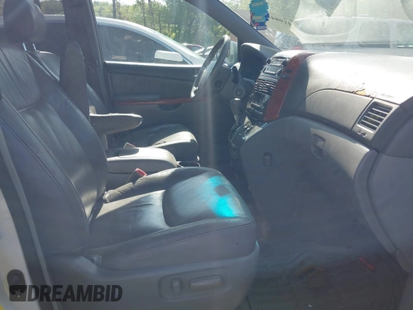 2008 Toyota Sienna XLE with VIN 5TDZK22C58S214124, listed as a IAAI auction lot 41984199 with 272,693 mi miles. Bid and sale history available at carsss.com. Image 5.