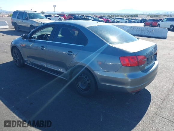 2013 Volkswagen Jetta SE z VIN 3VWDP7AJ0DM253879, wystawiony jako IAAI lot #42224779 z przebiegiem 215 268 mil mil oraz . Historia ofert i sprzedaży dostępna na DreamBid. Obrazek 3.