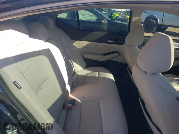 2019 Nissan Altima 2.5 SV with VIN 1N4BL4DV9KC117080, listed as a IAAI auction lot 41827686 with 84,228 mi miles. Bid and sale history available at carsss.com. Image 8.