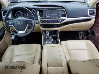2018 Toyota Highlander SE z VIN 5TDJZRFH0JS857493, wystawiony jako Copart lot #57224495 z przebiegiem 111 862 mil mil oraz Szkoda całkowita • Salvage title. Historia ofert i sprzedaży dostępna na DreamBid. Obrazek 8.