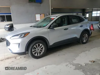 2020 Ford Escape S z VIN 1FMCU9F6XLUB40163, wystawiony jako Copart lot #54275055 z przebiegiem 35 554 mil mil oraz Czysty tytuł • Clean title. Historia ofert i sprzedaży dostępna na DreamBid. Obrazek 1.