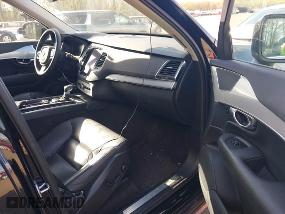 2016 Volvo XC90 Momentum with VIN YV4102XK7G1073911, listed as a IAAI auction lot 42053561 with 77,620 mi miles. Bid and sale history available at carsss.com. Image 5.