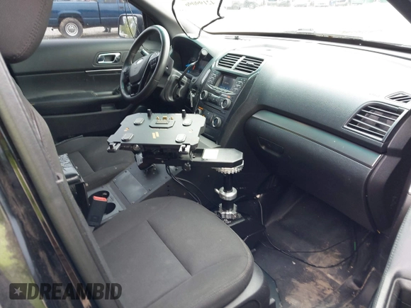 2016 Ford Police Interceptor Utility z VIN 1FM5K8AR6GGA19144, wystawiony jako IAAI lot #42199096 z przebiegiem 148 808 mil mil oraz . Historia ofert i sprzedaży dostępna na DreamBid. Obrazek 5.