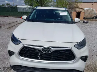 2021 Toyota Highlander XLE with VIN 5TDGZRBH3MS136153, listed as a IAAI auction lot 41907717 with 37,333 mi miles. Bid and sale history available at carsss.com. Image 6.