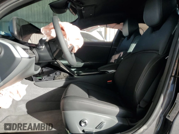 2024 Lucid Air Pure z VIN 50EA1PGA7RA001741, wystawiony jako Copart lot #79933954 z przebiegiem Nie podano mil oraz Szkoda całkowita • Salvage title. Historia ofert i sprzedaży dostępna na DreamBid. Obrazek 7.