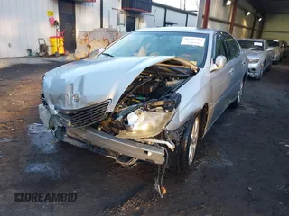 2005 Lexus ES 330 with VIN JTHBA30G355067558, listed as a IAAI auction lot 41273706 with 202,361 mi miles. Bid and sale history available at carsss.com. Image 2.