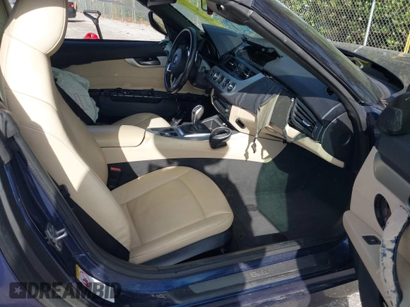 2009 BMW Z4 sDrive35i with VIN WBALM73579E165199, listed as a IAAI auction lot 41696215 with Not provided miles and . Bid and sale history available at DreamBid. Image 5.