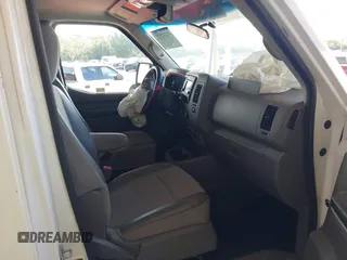 2019 Nissan NV Cargo S z VIN 1N6BF0KM6KN807312, wystawiony jako IAAI lot #42212923 z przebiegiem 211 162 mil mil oraz . Historia ofert i sprzedaży dostępna na DreamBid. Obrazek 5.