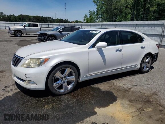 2007 Lexus LS 460 L z VIN JTHGL46F475017260, wystawiony jako Copart lot #55674615 z przebiegiem 189 031 mil mil oraz Szkody całkowita. Historia ofert i sprzedaży dostępna na DreamBid. Obrazek 1.