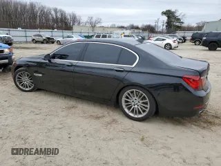 2015 BMW 7 Series 750Li with VIN WBAYE8C51FD781877, listed as a Copart auction lot 44023825 with 91,370 mi miles and Salvage Title. Bid and sale history available at carsss.com. Image 2.