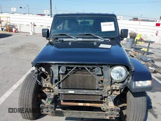 2020 Jeep Wrangler Unlimited Sahara with VIN 1C4HJXEN7LW230214, listed as a IAAI auction lot 41812466 with 59,004 mi miles. Bid and sale history available at carsss.com. Image 13.