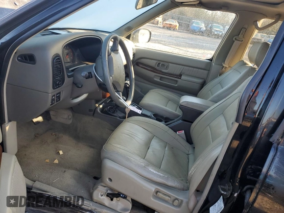 1998 Infiniti QX4 with VIN JNRAR05YXWW025938, listed as a Copart auction lot 49781395 with 111,967 mi miles and Salvage Title. Bid and sale history available at DreamBid. Image 7.