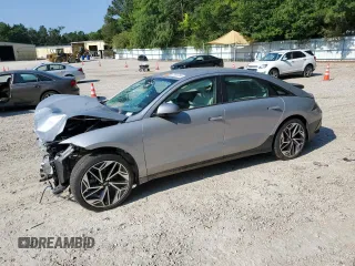 2023 Hyundai Ioniq 6 Preferred z VIN KMHM34AC0PA030141, wystawiony jako Copart lot #57694704 z przebiegiem 7051 mil mil oraz Szkoda całkowita • Salvage title. Historia ofert i sprzedaży dostępna na DreamBid. Obrazek 1.