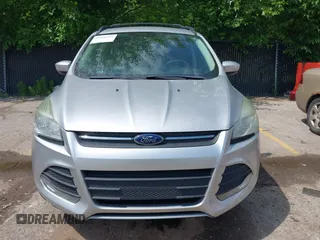 2013 Ford Escape SE z VIN 1FMCU0GXXDUC92917, wystawiony jako IAAI lot #42458117 z przebiegiem 136 006 mil mil oraz . Historia ofert i sprzedaży dostępna na DreamBid. Obrazek 6.
