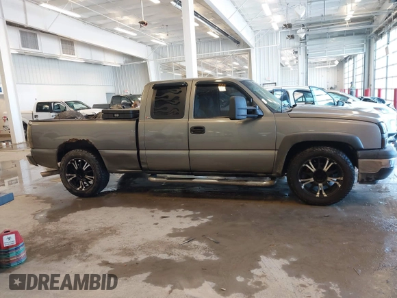 2006 Chevrolet Silverado 1500 Work Truck with VIN 1GCEC19X76Z300027, listed as a IAAI auction lot 41378404 with 171,637 mi miles. Bid and sale history available at carsss.com. Image 14.